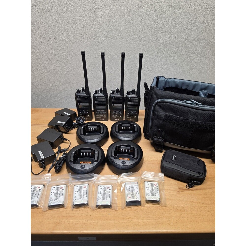 Motorola CP185 UHF Walkie Talkie Radio Lot (4) with Chargers & Bag - AZ489FT3822